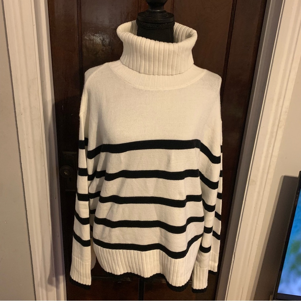 NWT Striped Turtleneck Sweater - Black and White LAUNDRY By Shelli Segal MEDIUM